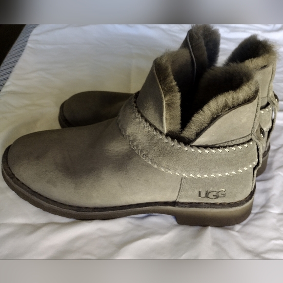 UGG McKay Boot, Charcoal UGGs, Grey Ankle Boots, Dark Gray Cozy Booties Size 7 - Picture 3 of 7